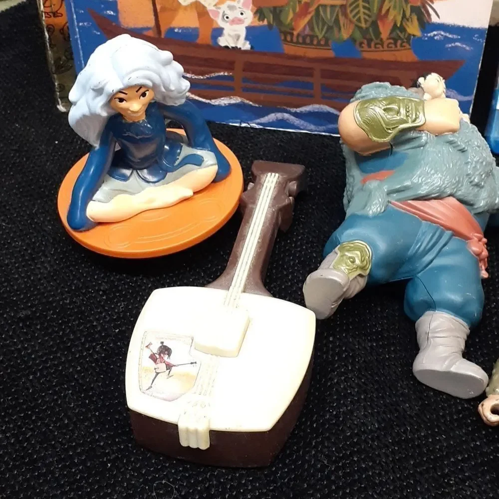 Disney's  Moana blu-ray‎ DVD , book and collectible action figures